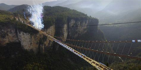 China Building Record Glass Bridge At Zhangjiajie Grand Canyon Business Insider