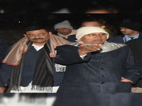 Nitish Kumar Samadhan Yatra Started In Bitter Cold Went Out At Night To Take Stock Of