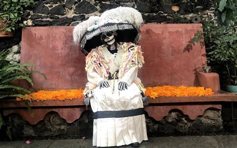 Julieta Egurrola da vida La Catrina en un monólogo virtual Video