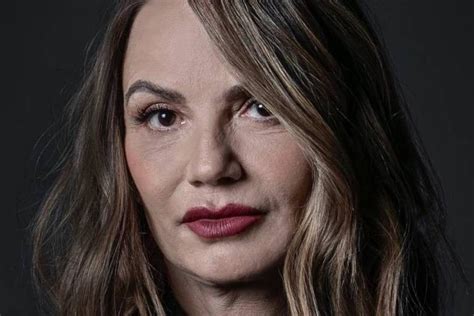 Luiza Brunet processa agressores após ameaças de morte na internet