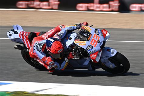 M Rquez Vuela Sobre El Asfalto Mojado De Jerez Y Consigue Su Pole N Mero