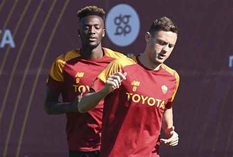 Trigoria Karsdorp E Zaniolo Ancora In Gruppo Kumbulla A Parte Foto