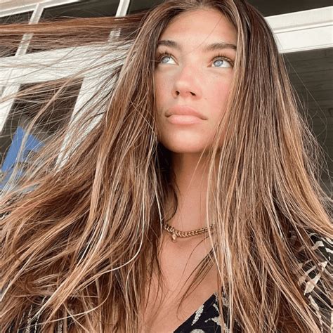 35 Beachy Hairstyles To Channel Your Inner Beach Babe