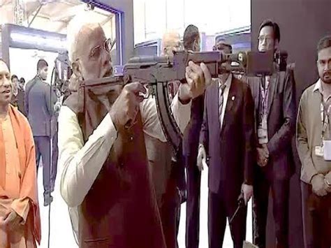 PM Modi क सनक वल अदज कध पर बट और एक आख बद DEFENCE EXPO