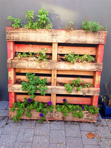 DIY Vertical Pallet Herb Garden