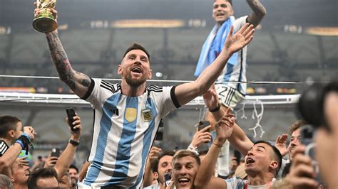 De Federer a Ginóbili los saludos de famosos para Messi y Argentina