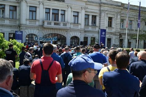 Sindikati Prete Zajedni Kim Protestom Radnika Iz Cele Srbije U