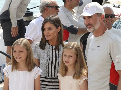 Photos Letizia Felipe Leonor Sofia Toute La Famille Royale D