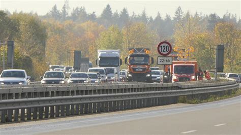 Stau Auf Der A Nach Unfall Zwischen Rumohr Und Kreuz Kiel West Shz