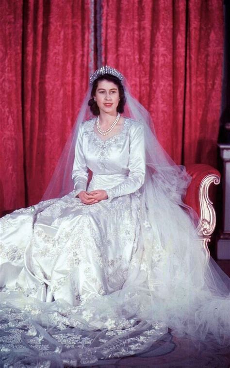 Queen Elizabeth The Queen Mother Wedding Day / Queen Mary Fringe Tiara ...