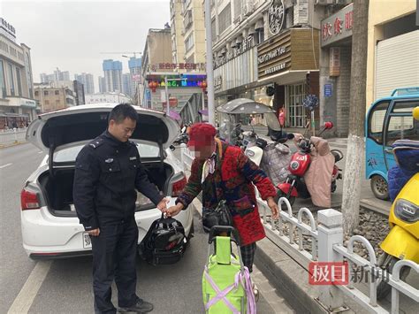 老人异乡赏花未成反“丟”行李，民警暖心化解其“此行”遗憾 荆楚网 湖北日报网