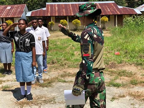 Sambut Hari Kemerdekaan Satgas Yonif 126 KC Latihkan Formasi Upacara