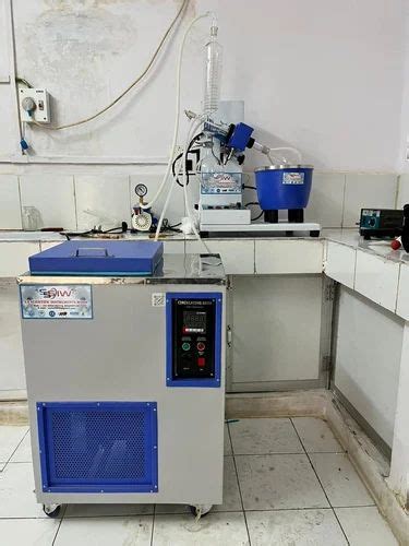 Rotary Evaporator With Vacuum Pump And Chiller Ss Scientific Instruments Work At ₹ 175000