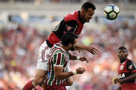 Jornal Põe Três Clássicos Brasileiros Entre Os 50 Maiores Do Mundo Gre Nal No Top 10 Futebol