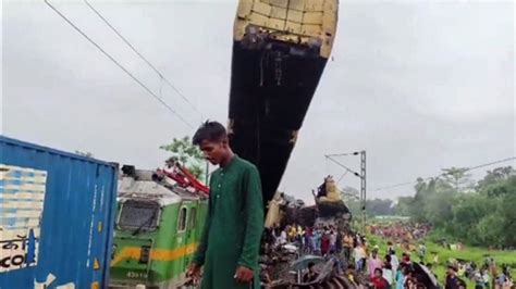 Toll In West Bengal Train Accident Mounts To 15 60 Injured