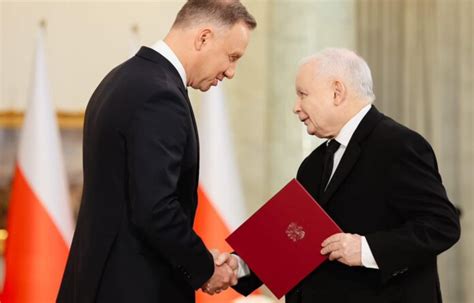 Polen Præsident underskriver finanslov og går til domstol