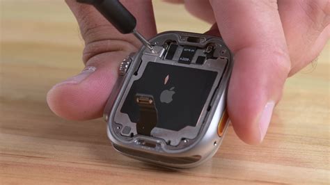 Le D Montage De Lapple Watch Ultra D Voile Une Plus Grosse Batterie Et