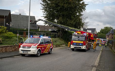 J Chen Feuerwehr Frau Wurde Aus Drei Meter Tiefer Grube Gerettet