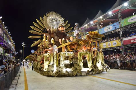 A Gazeta Piedade abre desfiles do Carnaval de Vitória paradinha