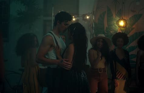 Watch Shawn Mendes And Camila Cabello Get Very Close In Steamy Señorita Music Video Goss Ie