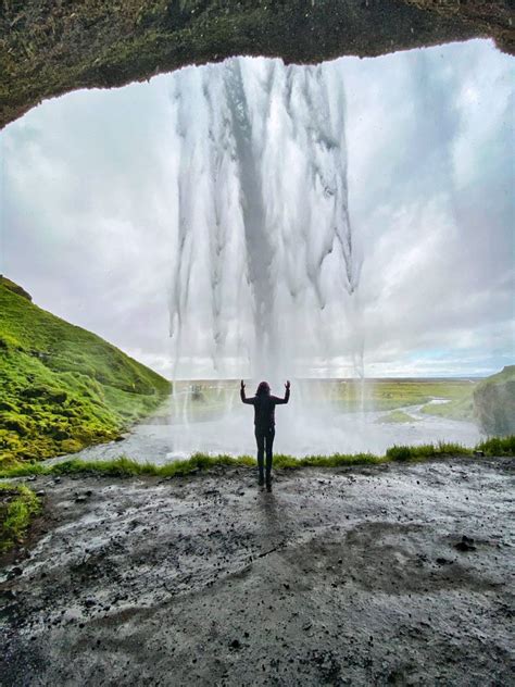 Seljalandsfoss i Skógafoss najpopularniejsze wodospady na Islandii