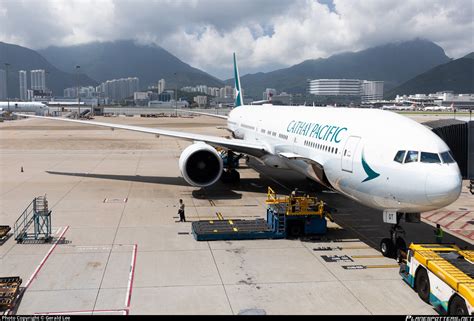 B Kqt Cathay Pacific Boeing Er Photo By Gerald Lee Id