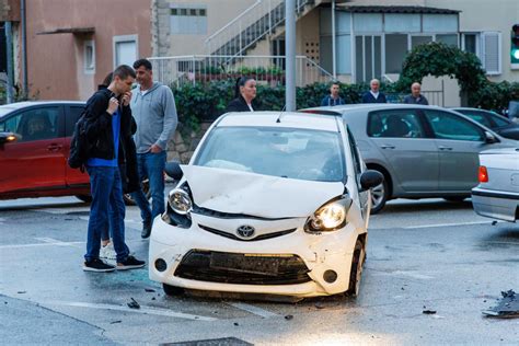 Slobodna Dalmacija Sudar Dva Vozila Kod Crkve Svetog Petra U Splitu