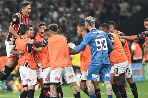 S O Paulo Vence Corinthians E P E Fim A Tabu De Uma D Cada No Cl Ssico