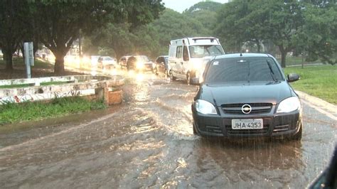 Chuva Forte Causa Estragos Em Regi Es Do Df Df G