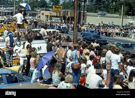 Elvis Presley Funeral Memphis Tennessee Usa 18th August 1977