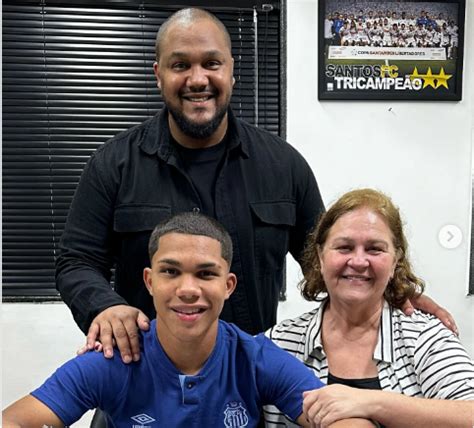 Ex Atacante Da Base Do Corinthians Assina Contrato Para Defender As