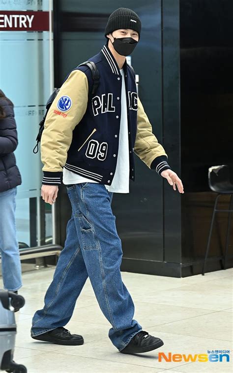 9 Gaya Airport Fashion Ala Byeon Woo Seok