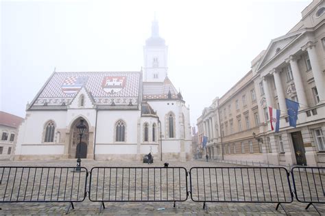 Muškarac se polio benzinom i zapalio na Markovom trgu u Zagrebu