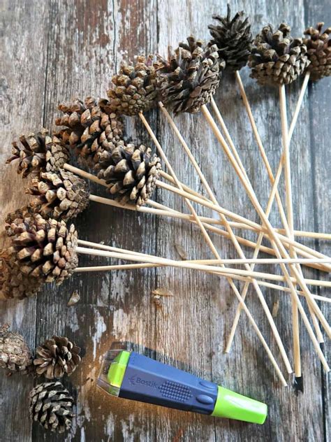 How To Make Quick And Easy Pine Cone Picks Craft Invaders Pine Cone