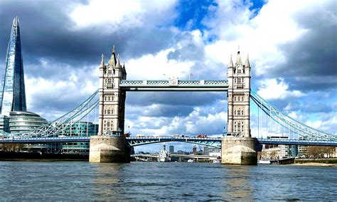 Flying on the Thames in a Speedboat with my Son – One Good Dad