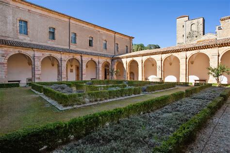 Le cloître de l Abbaye Sainte Marie de Lagrasse