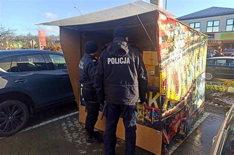 Krośnieńscy policjanci kontrolują punkty sprzedaży fajerwerków