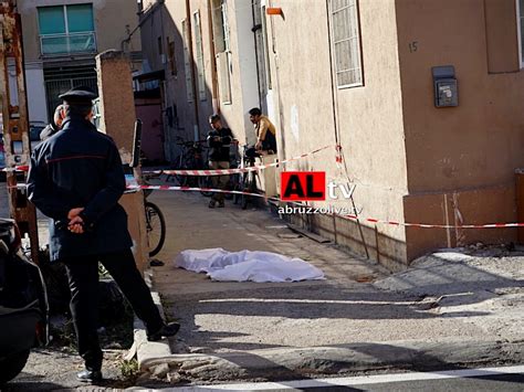 Video Omicidio A Pescara Enne Ucciso In Strada A Coltellate Al