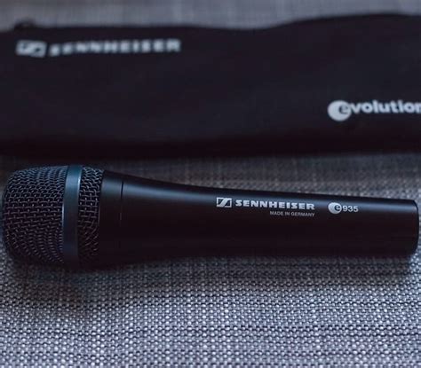 Sennheiser E935 Handheld Cardioid Dynamic Vocal Microphone Reverb