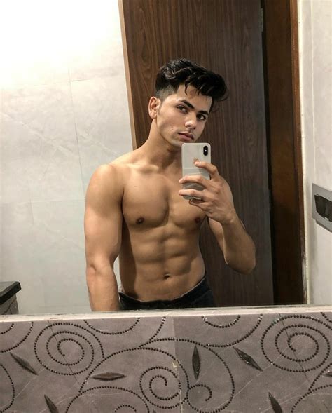 The Selfie King 3 Times Siddharth Nigam Taught Netizens How To Slay