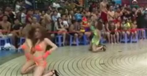 Công viên nước Đầm Sen bị phạt triệu đồng và rút giấy phép vì để vũ công múa múa bikini trước