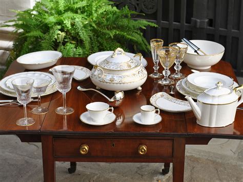 ARTE DELLA TAVOLA: Royal Crown Derby "Darley Abbey Pure Gold"