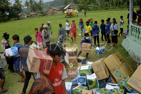 DISTRIBUSI BANTUAN LOGISTIK DENGAN HELIKOPTER ANTARA Foto