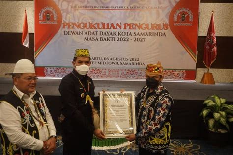 Hadiri Pengukuhan Dewan Adat Dayak Samarinda Wali Kota Andi Harun