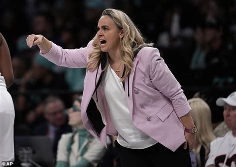 Wnba Coach Becky Hammon Rips Into Star Kelsey Plum As Las Vegas Aces