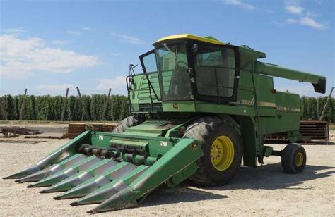 E 1613 John Deere Turbo 8820 Combine Pickett Auction Service