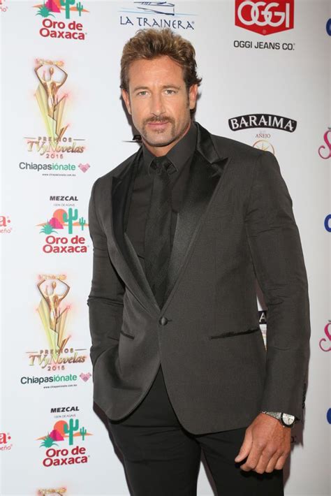 Gabriel Soto E Irina Baeva Protagonizan Vino El Amor