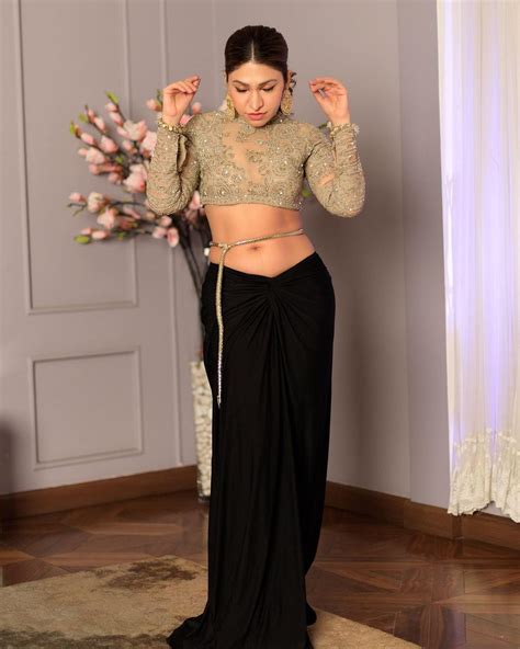 Tulsi Kumar Sexy Navel Show R Indiancelebscenes