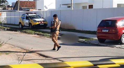 Homem morre a facadas em rua de São José dos Pinhais