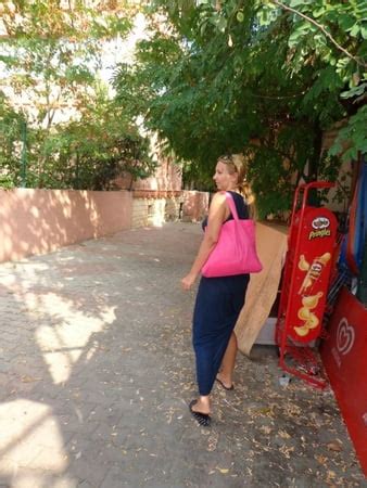 Blonde Milf Lifting Her Dress To Expose Shaved Pussy Pics Xhamster